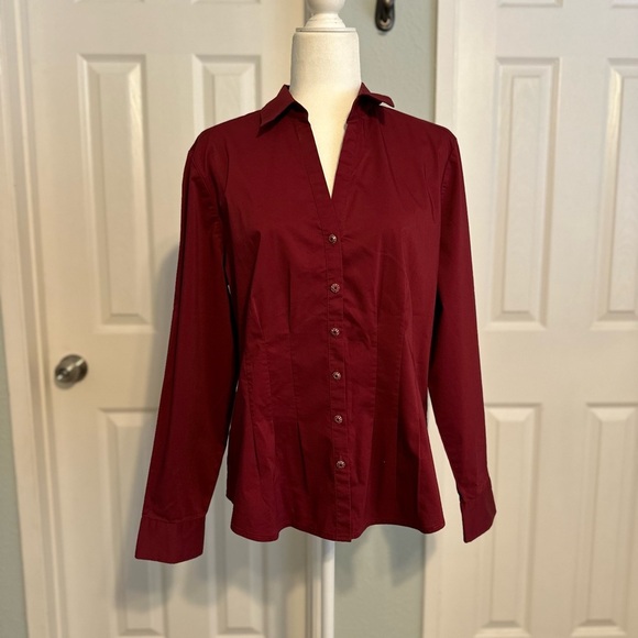 New York and Co Burgundy Button Down Shirt with Rhinestone Buttons Size Large - Picture 3 of 6